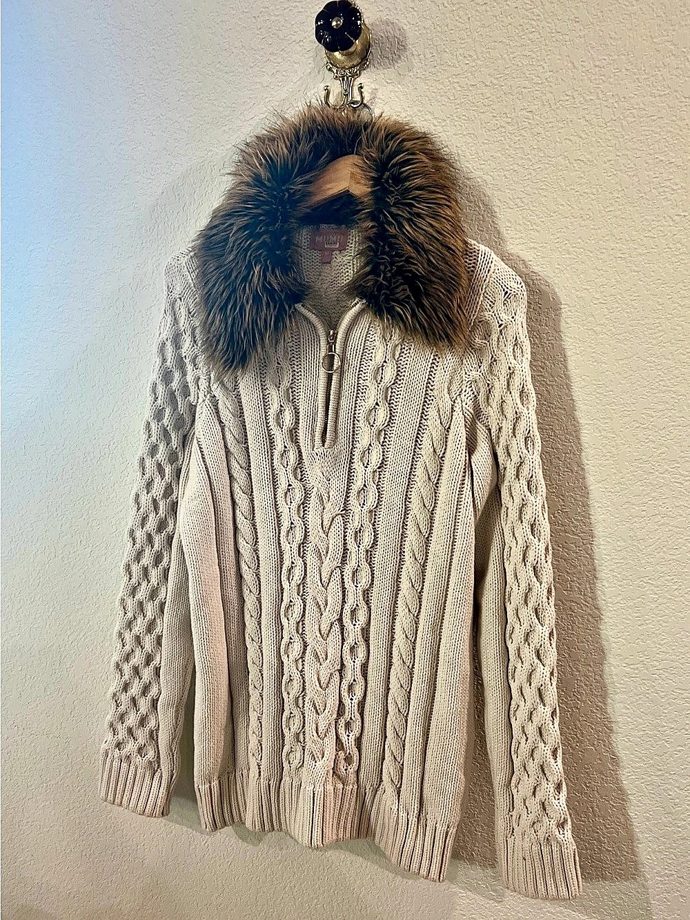 Show Me You MUMU Cable Knit Faux-Fur Collar Sweater in Cream, Medium